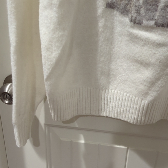 Hollister Cream Sweater With Cat - Picture 4 of 5